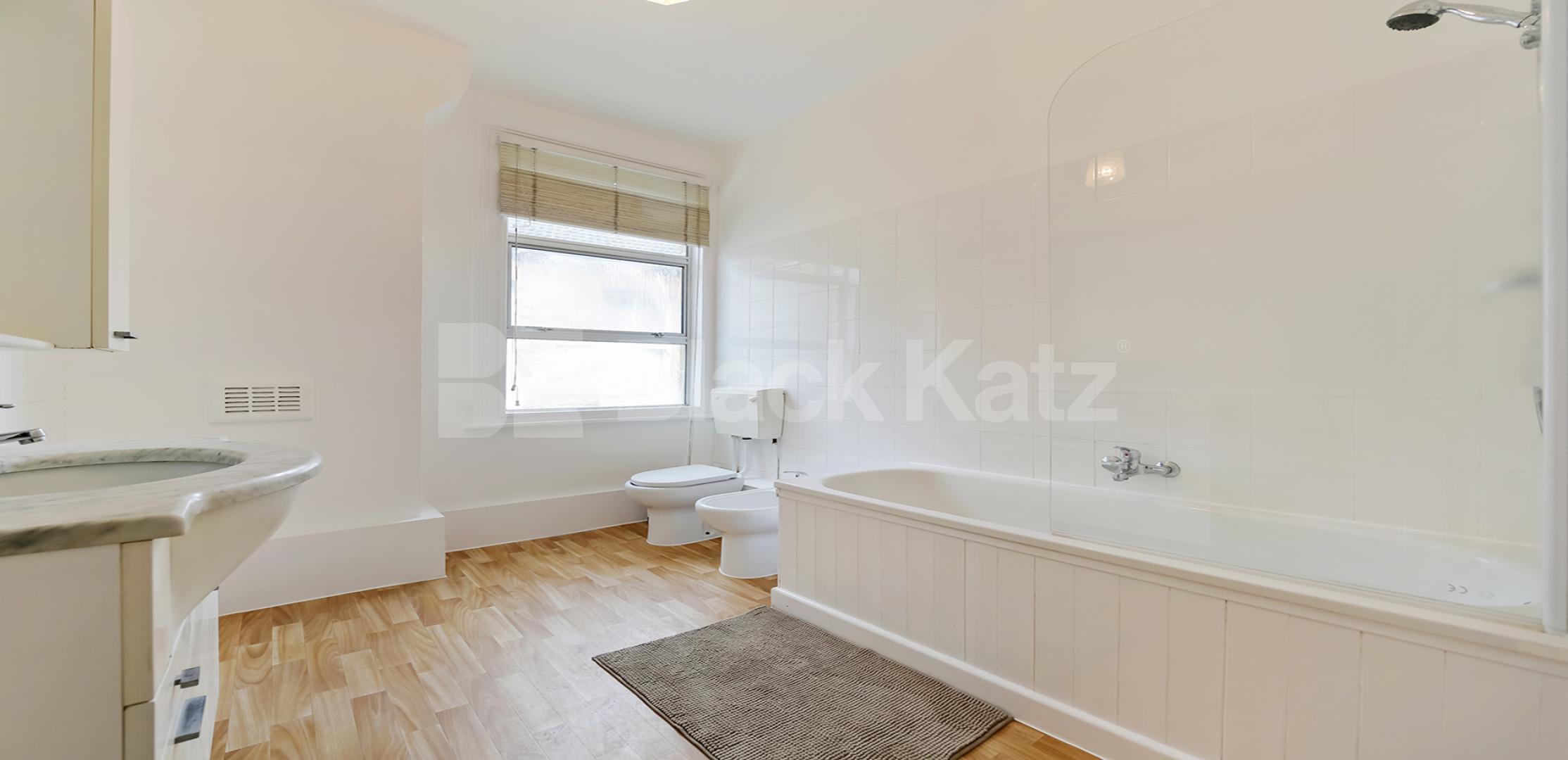 			LET, 3 Bedroom, 1 bath, 1 reception Maisonette			 Welham Road, Furzedown